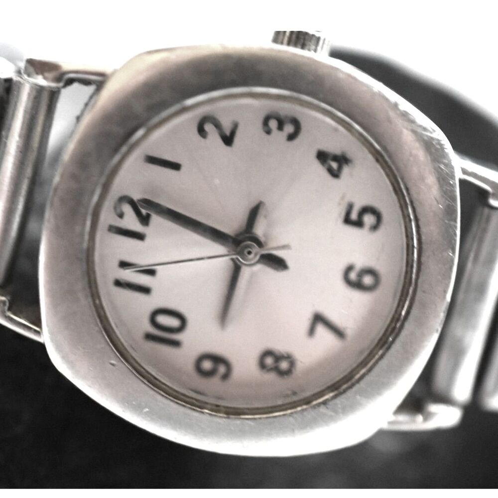 Vintage Old School Silver Tone Metal Stretch 6" Band New Battery Unisex Watch